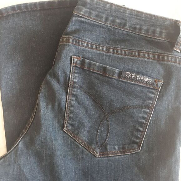 Calvin Klein size 8  - Picture 2 of 3